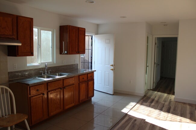 8155 Cantaloupe Ave in Los Angeles, CA - Building Photo - Building Photo