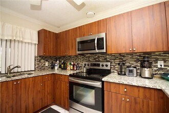 8310 NW 54th Ct in Lauderhill, FL - Foto de edificio - Building Photo