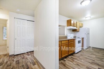 11353 SW Greenburg Rd in Portland, OR - Building Photo - Building Photo