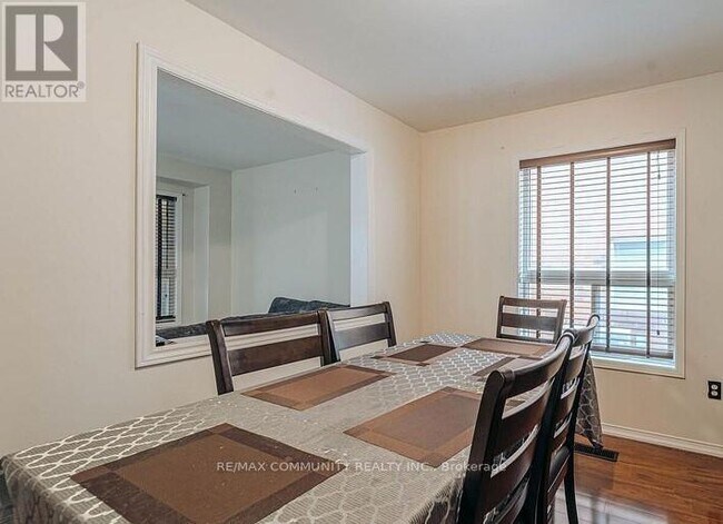 10 Squirreltail Way in Brampton, ON - Building Photo - Building Photo