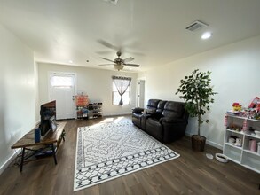 417 Jasmine Ln in San Marcos, TX - Foto de edificio - Building Photo