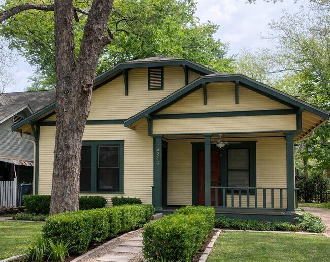4213 Avenue C in Austin, TX - Foto de edificio - Building Photo