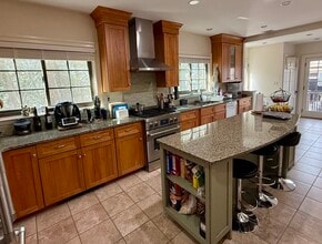 16 Winthrop Rd, Unit 1 in Brookline, MA - Building Photo - Building Photo