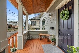 1038 NE Emerson St in Portland, OR - Foto de edificio - Building Photo