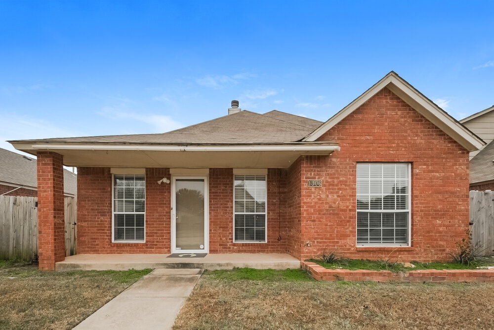 1306 SW 22nd St in Moore, OK - Building Photo