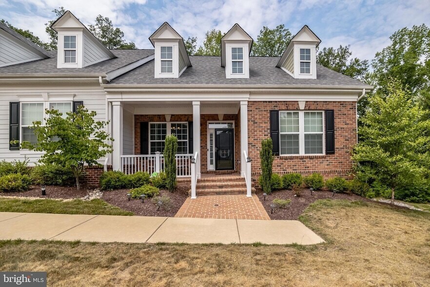 392 Buckeye Cir in La Plata, MD - Building Photo