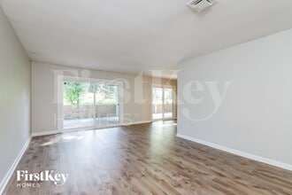 640 Valley Brook Ln, Unit 106 in Winston-Salem, NC - Foto de edificio - Building Photo