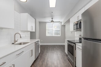 5819 Glisan in Portland, OR - Foto de edificio - Interior Photo