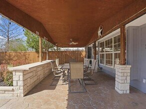 2324 Cripple Creek Dr in Arlington, TX - Foto de edificio - Building Photo