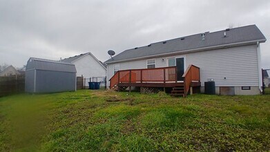 489 Lakes of Dogwood Blvd in Shepherdsville, KY - Building Photo - Building Photo