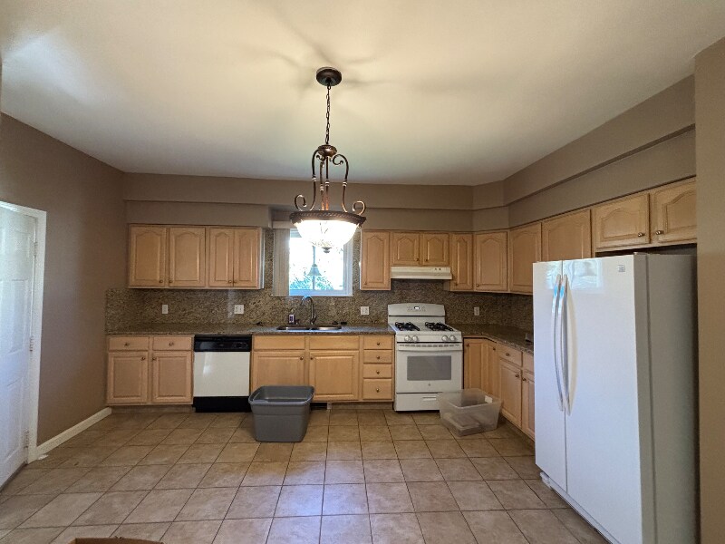 53 Clemence St in Cranston, RI - Building Photo