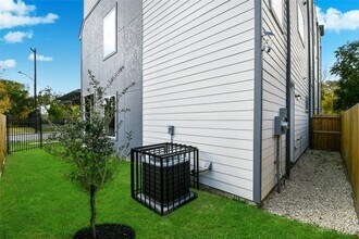 3233 Tuam St in Houston, TX - Building Photo - Building Photo