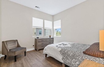 139 Rondo in Irvine, CA - Foto de edificio - Building Photo