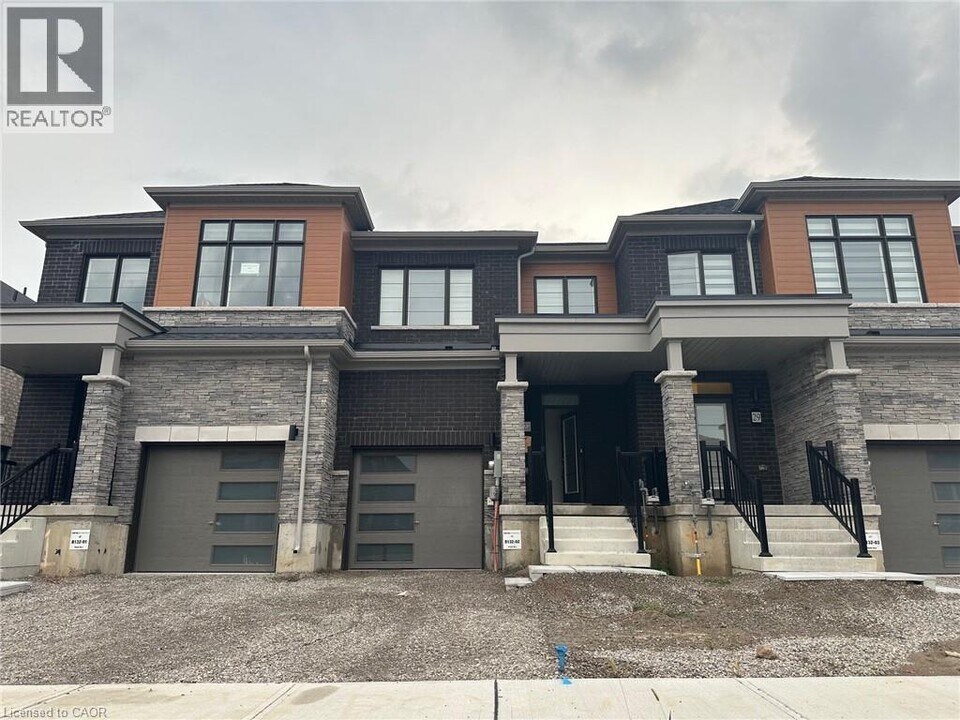 27 Amos Ave in Brantford, ON - Building Photo