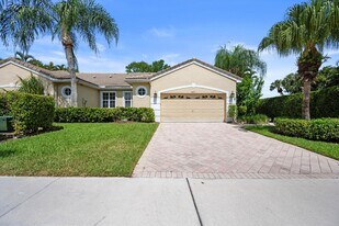 4677 Carlton Golf Dr in Wellington, FL - Building Photo