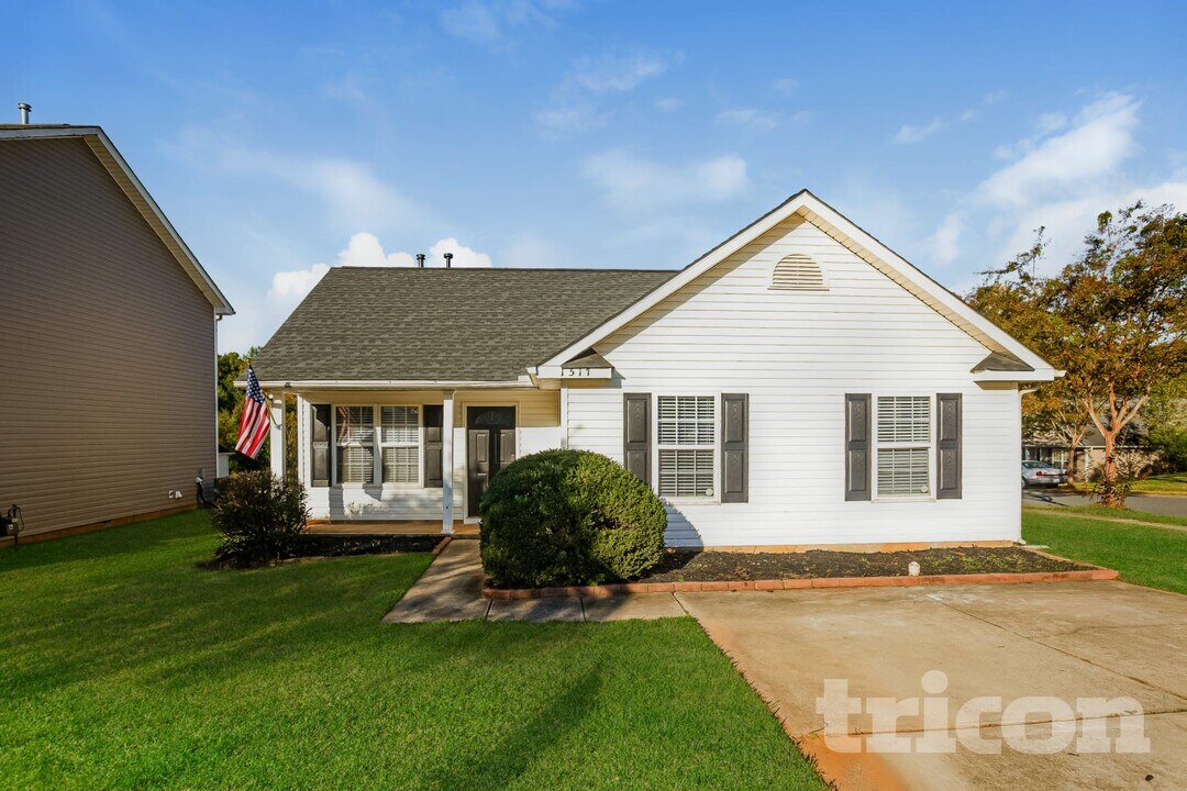 1517 Crandon Dr in Charlotte, NC - Building Photo