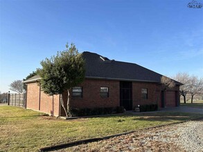 143 W Jentsch Rd in Wichita Falls, TX - Building Photo - Building Photo