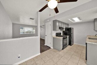 Heather Ridge Apartments in Redding, CA - Foto de edificio - Building Photo
