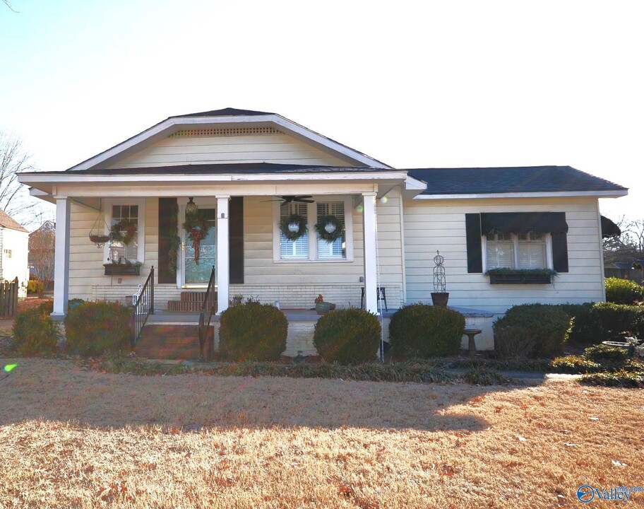 1006 Barkley St SW in Hartselle, AL - Building Photo