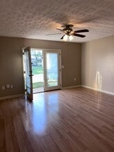 409 Claymar Dr, Unit C in Lawrenceburg, TN - Foto de edificio - Building Photo