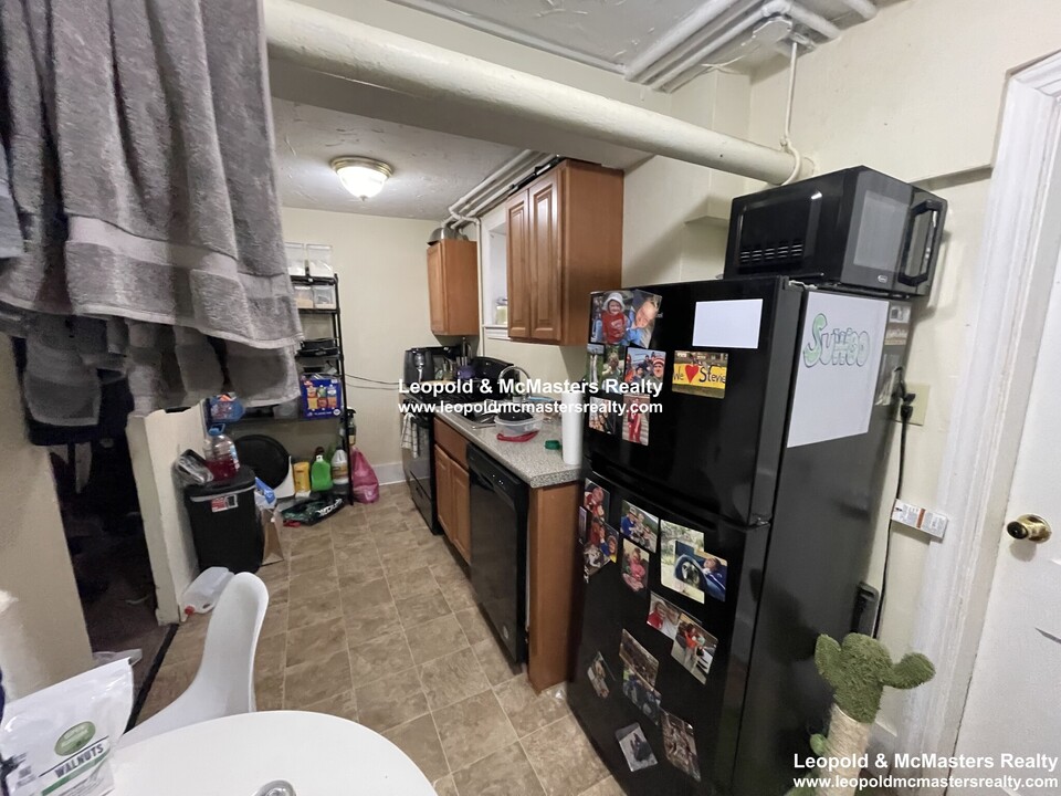 40 Gardner St, Unit A in Boston, MA - Building Photo