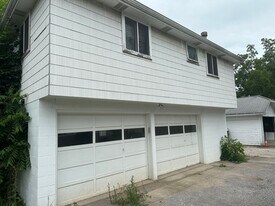 322 Woodland Ave in Grove City, PA - Building Photo