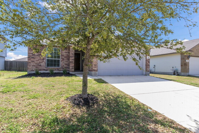 758 Great Oaks Dr in New Braunfels, TX - Foto de edificio - Building Photo