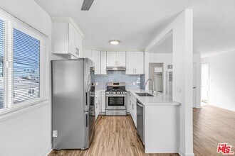 1323 11th St in Santa Monica, CA - Building Photo - Building Photo