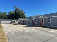 607 E Main St in Havelock, NC - Foto de edificio - Building Photo