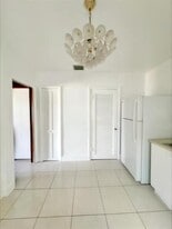 8990 SW 25th St in Miami, FL - Building Photo