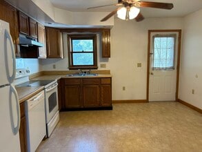 90 Godfrey Rd in Groton, CT - Building Photo - Building Photo