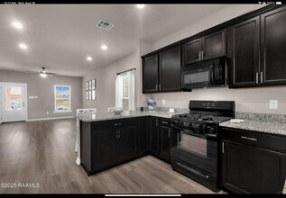 201 Resthaven Wy in Lafayette, LA - Building Photo - Building Photo