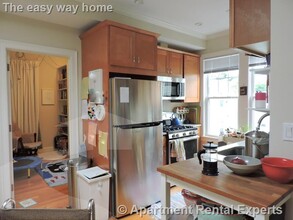 8 Marney St, Unit 2 in Cambridge, MA - Foto de edificio - Building Photo