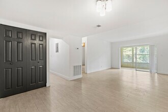 244 Lake Dora Dr in West Palm Beach, FL - Building Photo - Building Photo