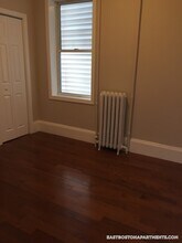 241 Maverick St, Unit 2 in Boston, MA - Foto de edificio - Building Photo