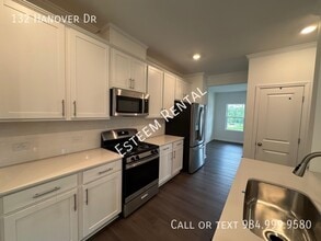 132 Hanover Dr in Sanford, NC - Foto de edificio - Building Photo