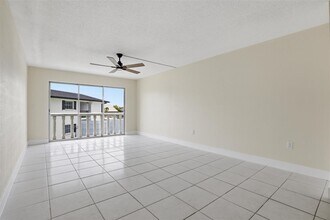 3704 Broadway, Unit 205 in Ft. Myers, FL - Foto de edificio - Building Photo
