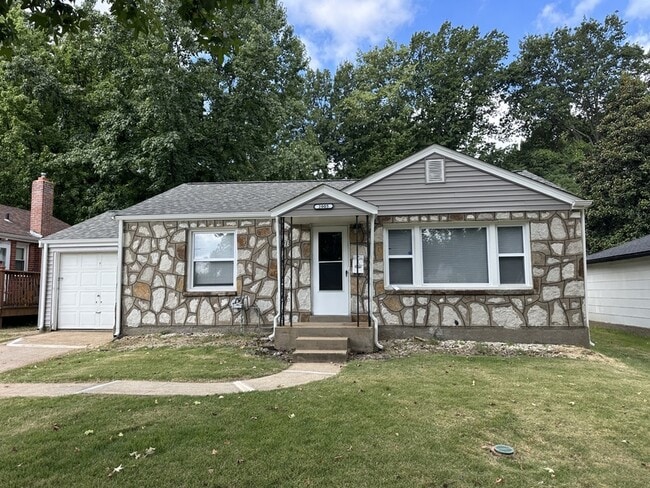 2005 Stillwater Dr