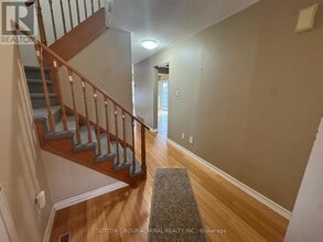 27 Dawson Crescent in Aurora, ON - Building Photo - Building Photo