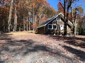 118 Tyrolean Way in Henryville, PA - Building Photo