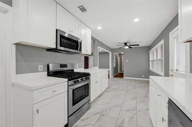 property at 1853 Huge Oaks St
