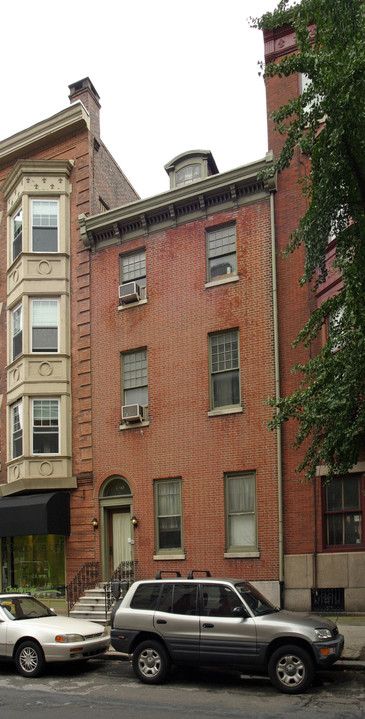 1202 Spruce St in Philadelphia, PA - Building Photo