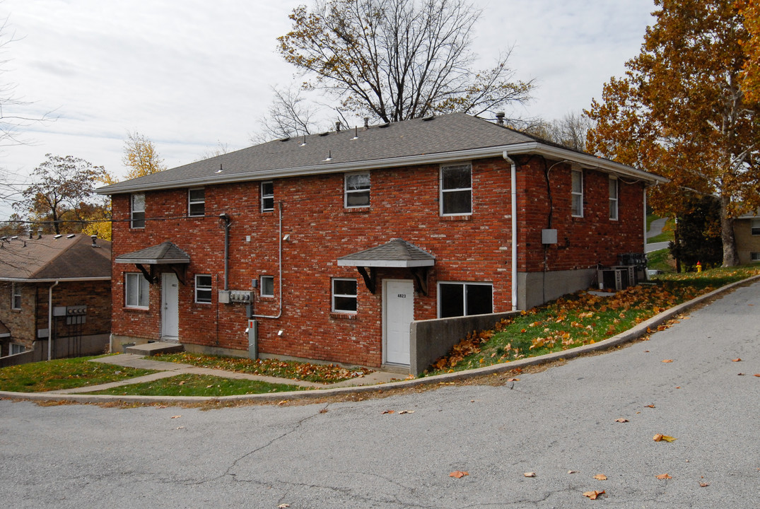 4821-4827 NW Homestead Rd in Riverside, MO - Building Photo