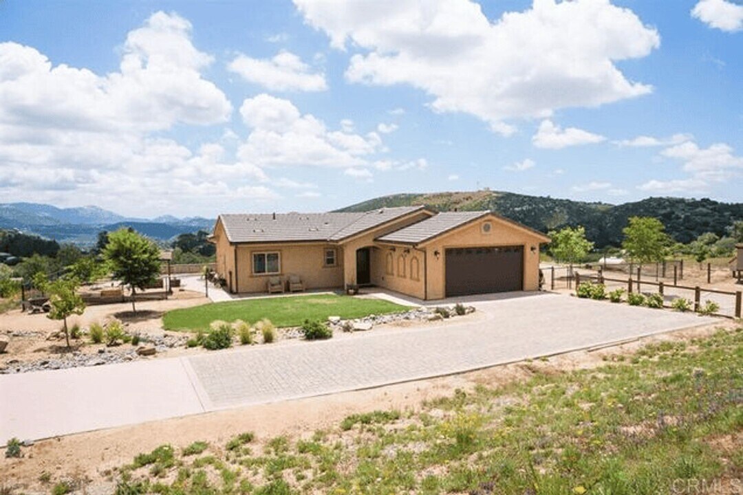 23162 Sageland Dr in Ramona, CA - Building Photo