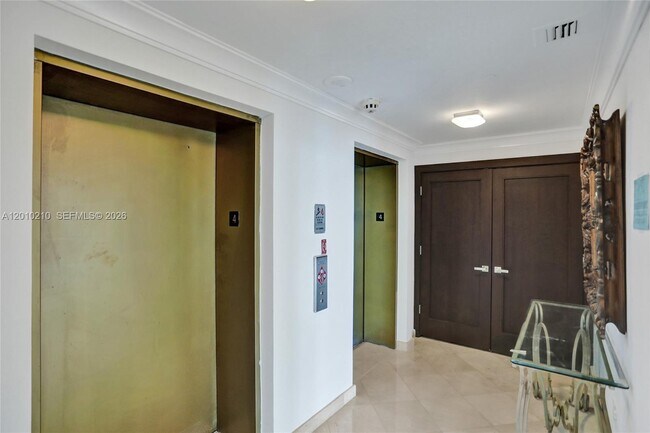10101 Collins Ave in Bal Harbour, FL - Foto de edificio - Building Photo
