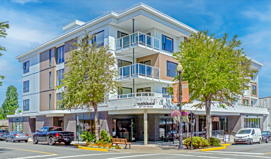 Palace Place in Courtenay, BC - Building Photo