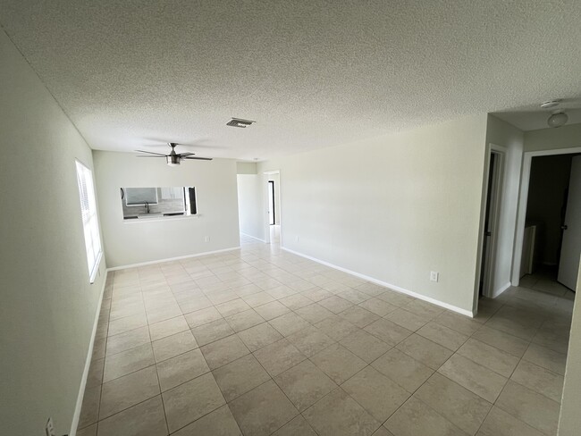 210 SW Sterret Cir in Port St. Lucie, FL - Building Photo - Building Photo