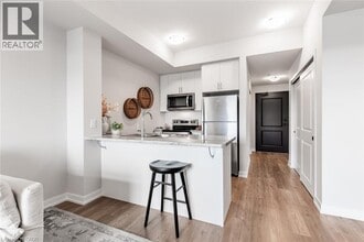 870 Queenston Rd in Hamilton, ON - Building Photo - Building Photo