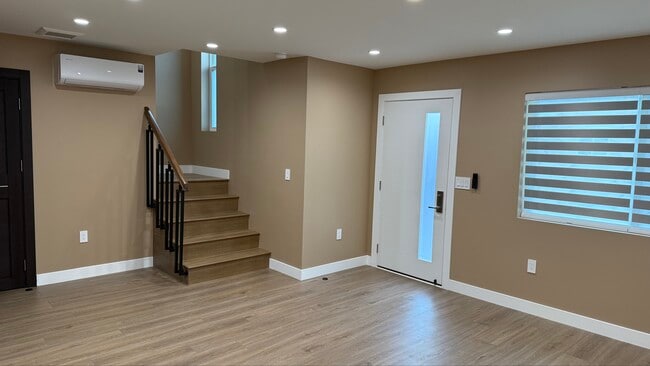 594 S Mentor Ave in Pasadena, CA - Foto de edificio - Building Photo