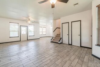 7310 Grassy Trail in San Antonio, TX - Building Photo - Building Photo